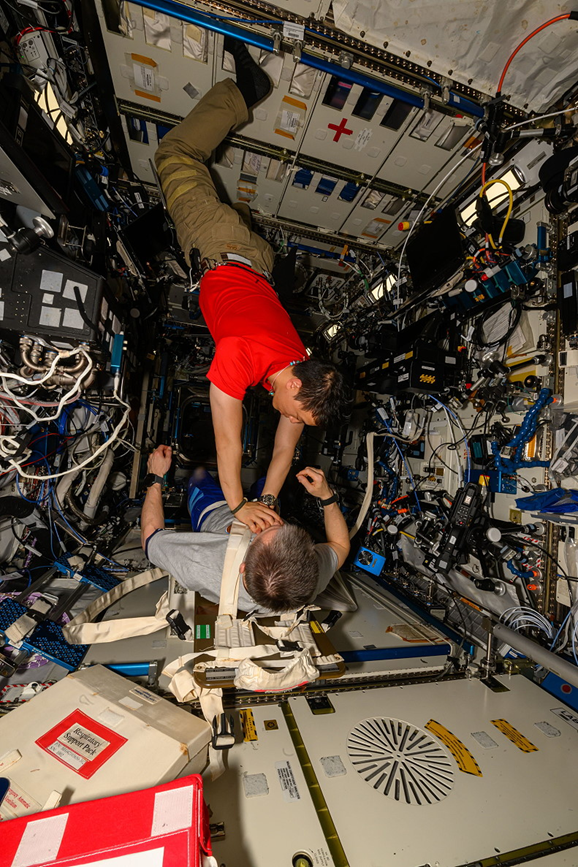 Тренировка по оказанию медицинской помощи на МКС. Фото: nasa.blog.com