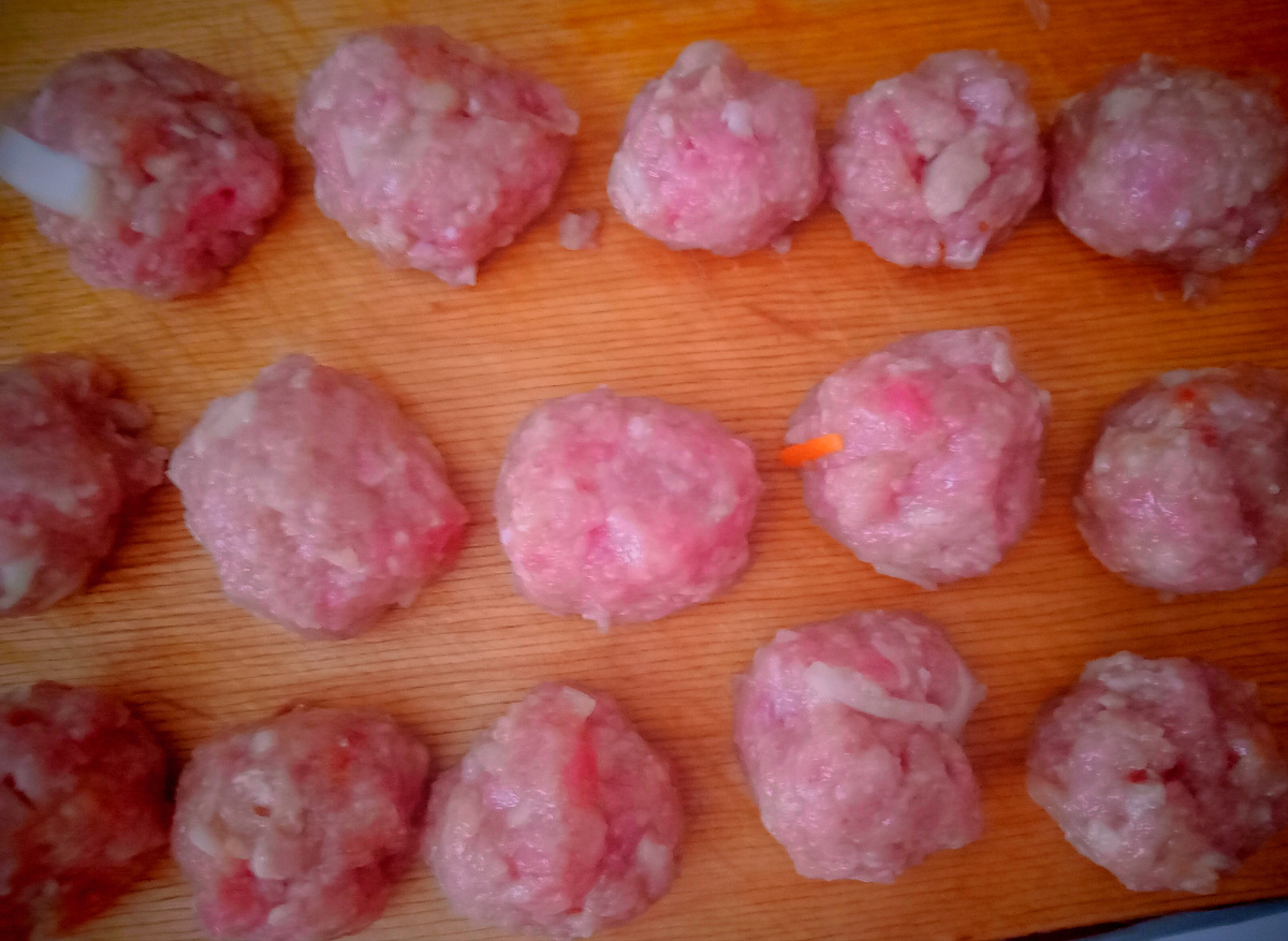 Типа фрикадельки. Немного большие получились  