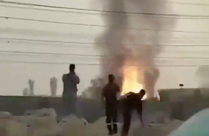    Пожар на месторождении Южный Парс в рзультате ударов Израиля. Максимально возможное качество. Фото: соцсети/Reuters