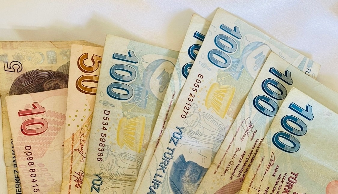 моя маленькая традиция из каждой страны оставлять в кошельке иностранные деньги