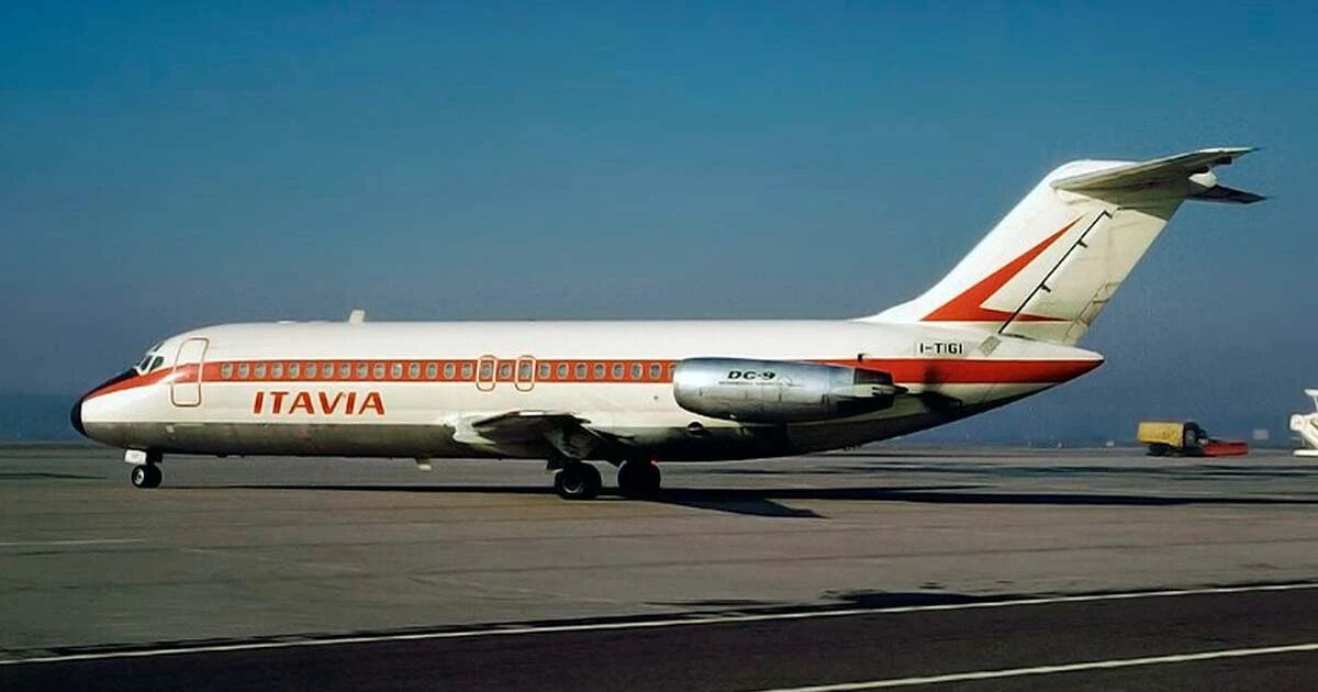 самолёт, потерпевший крушение в результате рейса 870 авиакомпании Itavia, на борту которого находился 81 человек. Источник: Вернер Фишдик