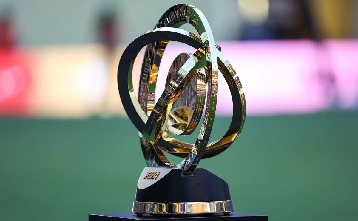    Трофей клубного чемпионата мира по футболу 2025 года Фото: Global Look Press Олеся Шмелева