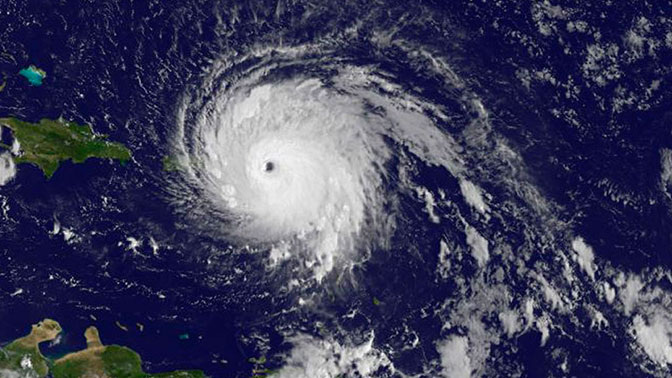 Ураган, вид из космоса.