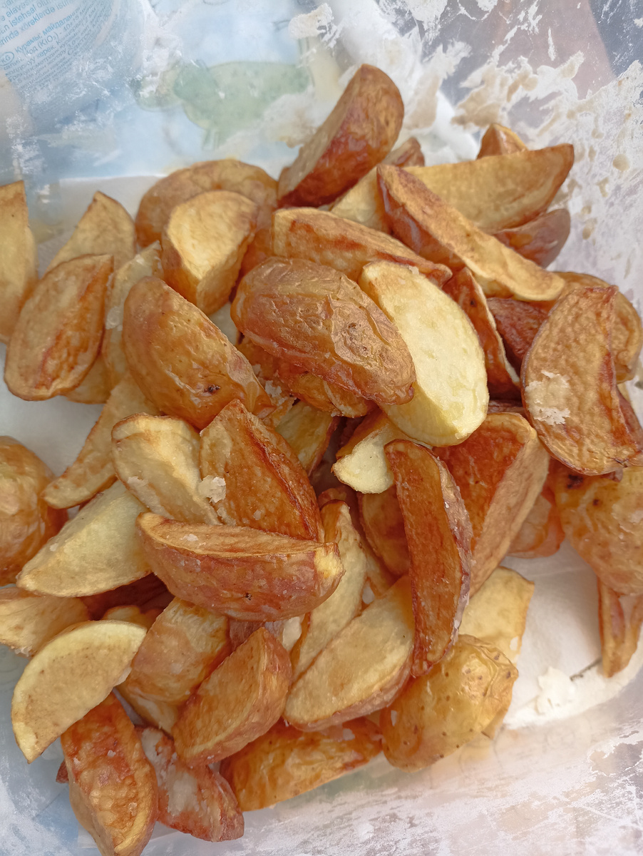 Картошка по деревенски приготовлена в казане