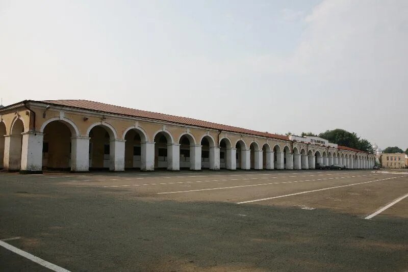 Гостинный двор в Ростове Великом.