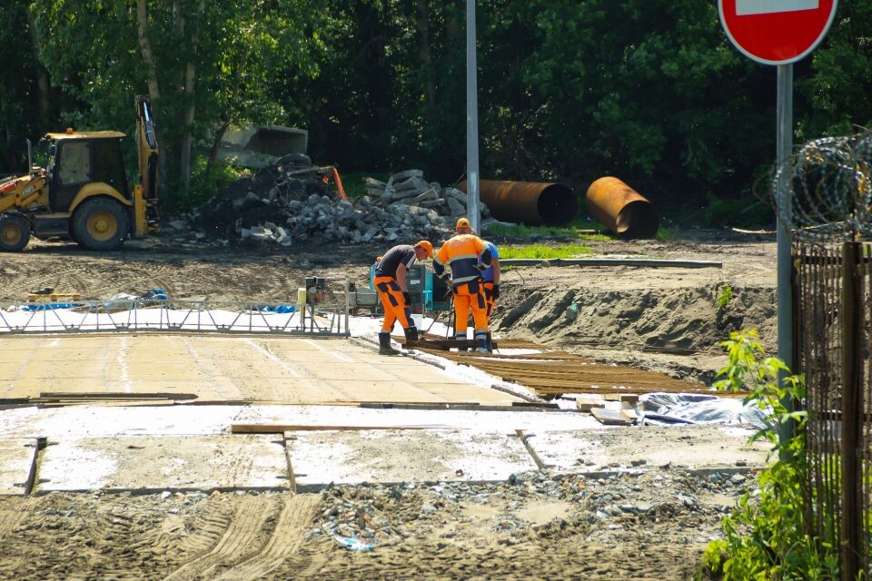    Строительство моста через Барнаулку. Июнь 2025 года. Источник: Виталий Барабаш
