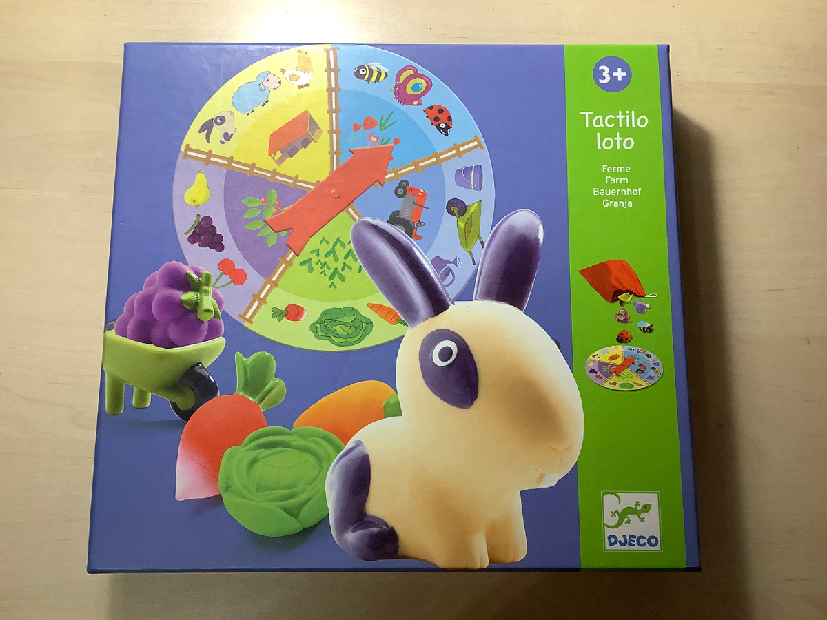 Хоть и стоит маркировка возраста 3+, можно вполне играть даже с года