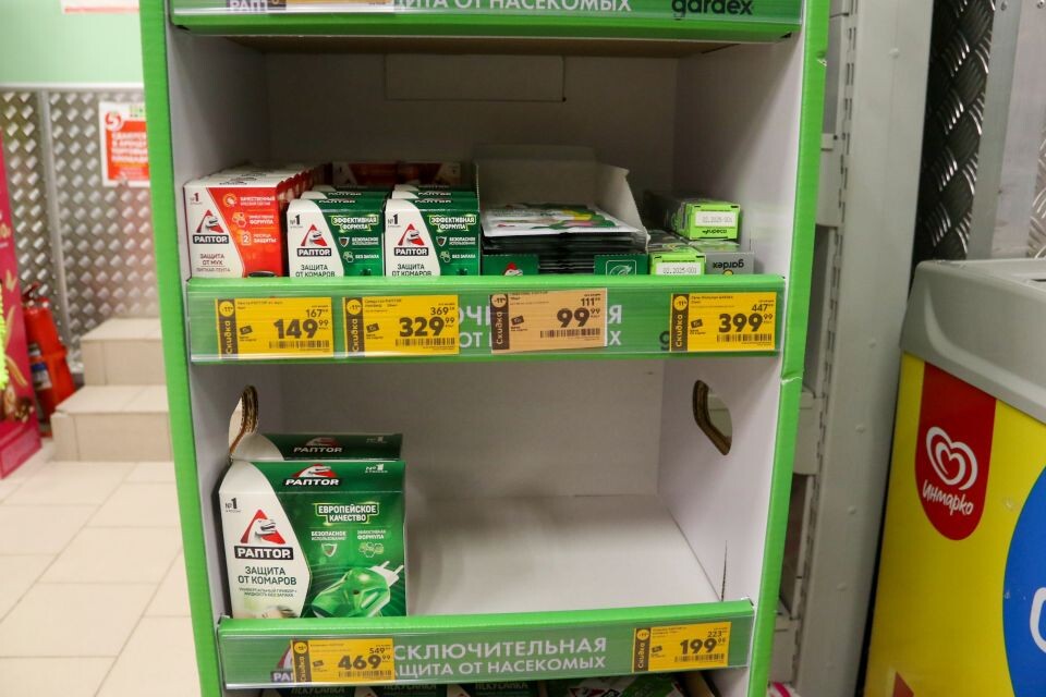    Антимоскитные средства на полках магазинов. Источник: Виталий Барабаш