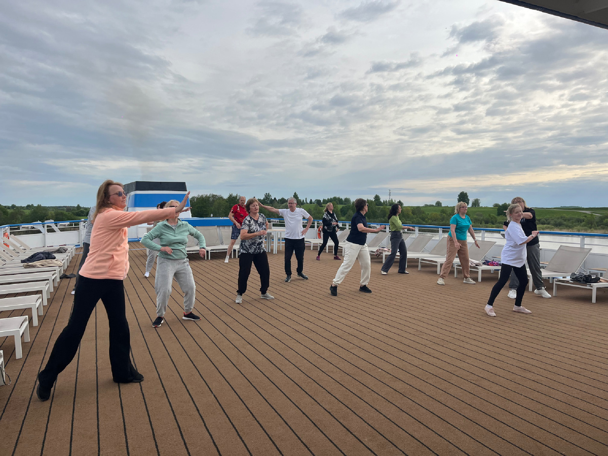 Может, надо было сказать девочке-инструктору, что это не ЛФК😂