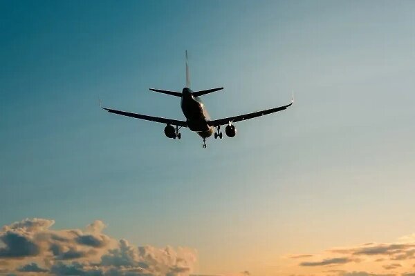 Самолёт. Обложка © Shutterstock / FOTODOM / M.A.L.I.K