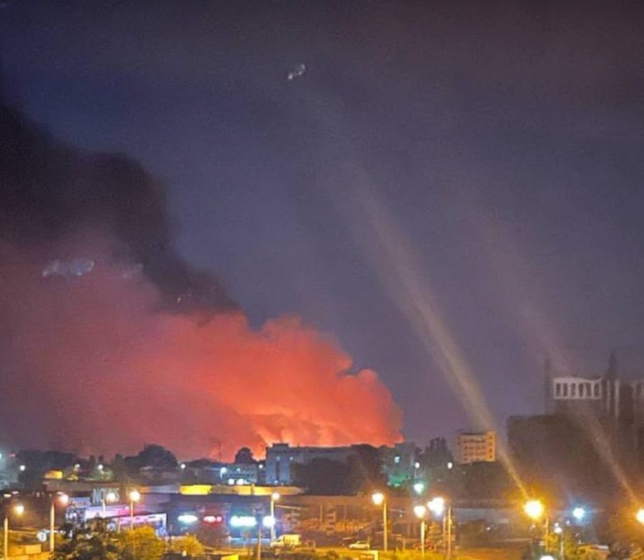   Горит аэропорт в Киеве, сообщается о прилётах в Одессу и по военным объектам в Черниговщине.