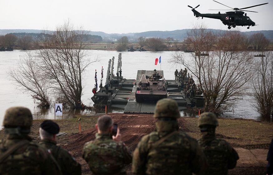    «Активность на аэродромах растет, готовятся подземные бункеры»: войны Европы с Россией не избежать?