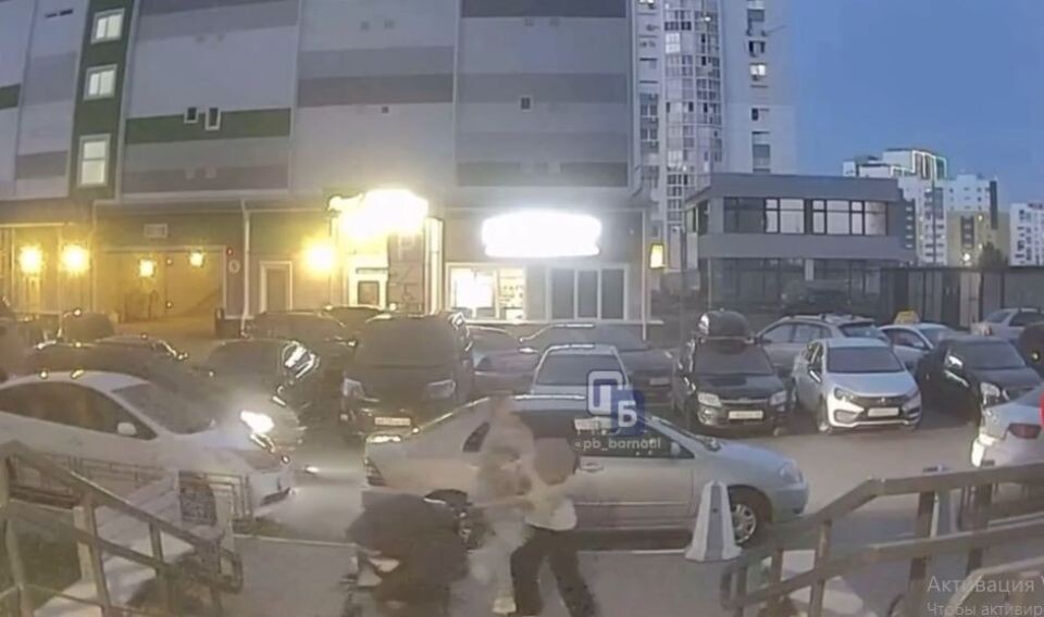    Нападение на мать с ребенком в Барнауле. Источник: "Подслушано Барнаул"