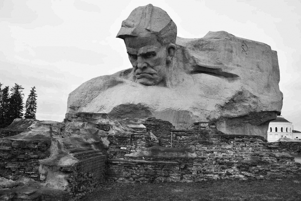Памятник защитникам Брестской крепости на территории мемориального комплекса «Брестская крепость – герой». Фото: В. Толочко, РИА Новости