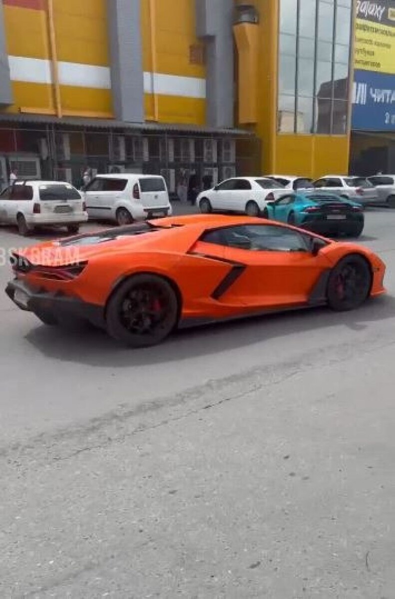    Lamborghini на дорогах Бийска. Источник: кадры из видео "Бийск22"