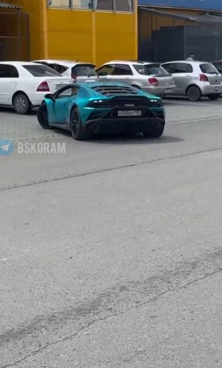    Lamborghini на дорогах Бийска. Источник: кадры из видео "Бийск22"