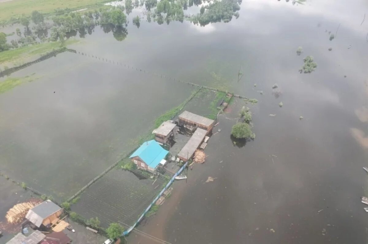    Река Киренга вышла из берегов и подтопила сёла на севере Иркутской области