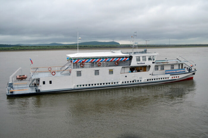 Теплоход "Здоровье" был задуман, как плавучий диагностический центр, но почему-то перестал выполнять свою первоначальную функцию / фото: пресс-служба правительства Хабаровского края