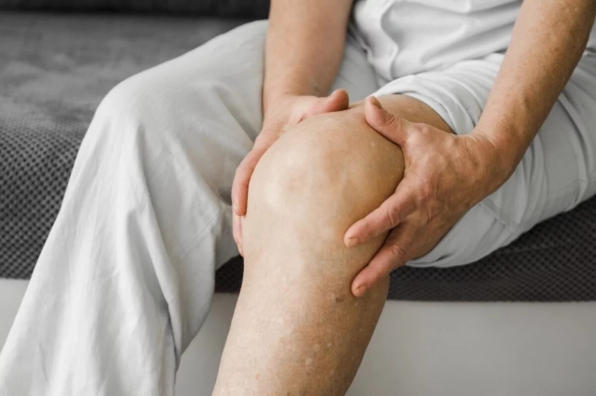    Суммарно он убедил 34 пациентов в необходимости выполнения операций на коленные, тазобедренные и голеностопные суставы за деньги