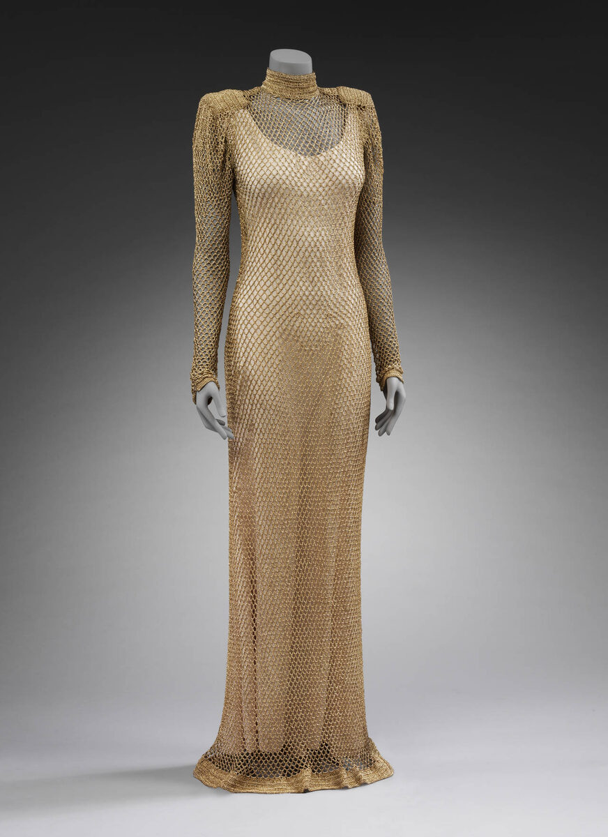 Вечернее платье из металлической пряжи, вязаное крючком, Костио де Варкоффска, 1937, вероятно, изготовлено во Франции. Музей Виктории и Альберта, Лондон, Официальный сайт - www.vam.ac.uk 