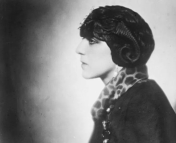 Фотопортрет "Мадам Костио де Варкоффска", фотограф - Мада де' Ора, Париж, 1925