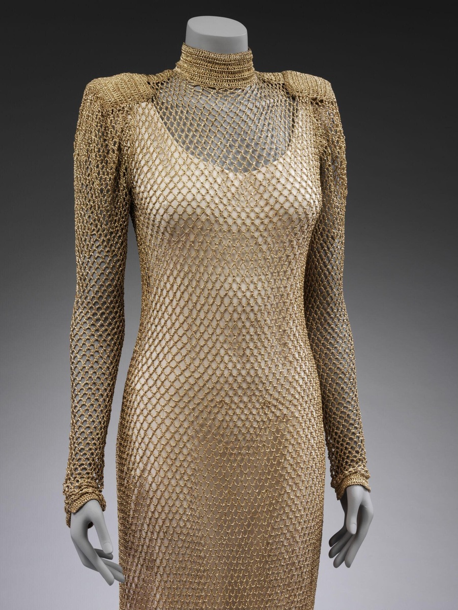 Вечернее платье из металлической пряжи, вязаное крючком, Костио де Варкоффска, 1937, вероятно, изготовлено во Франции. Музей Виктории и Альберта, Лондон, Официальный сайт - www.vam.ac.uk 