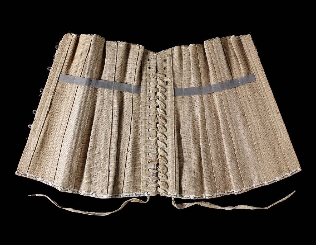 Корсет, 1917-1918 гг., Германия или Австрия, 1917-18 гг.  Музей Виктории и Альберта, Лондон, официальный сайт - www.vam.ac.uk 