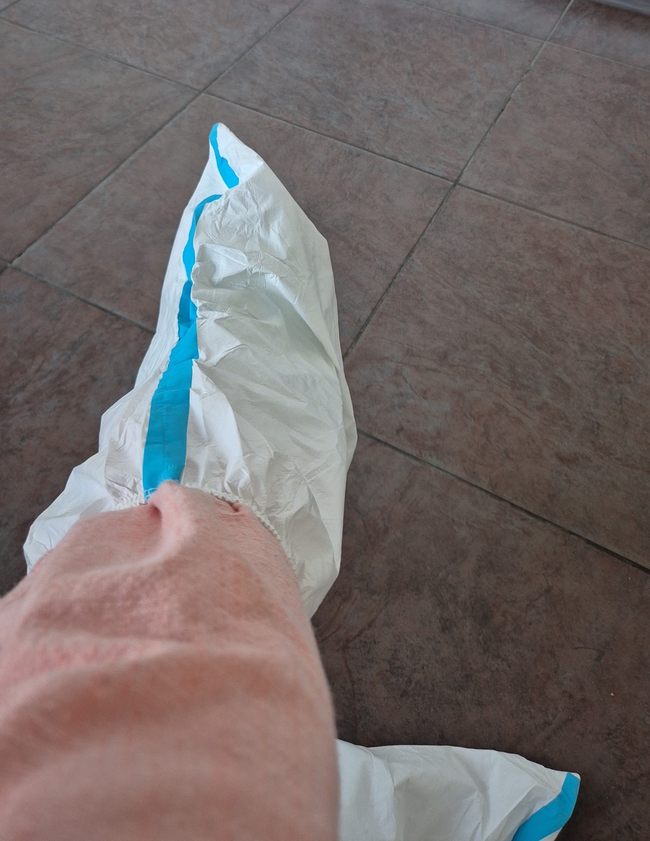 Бахилы по колено)