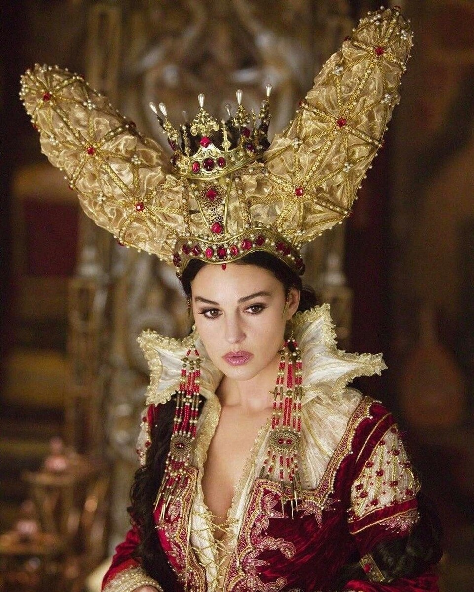 Моника Белуччи в роли Зеркальной Королевы