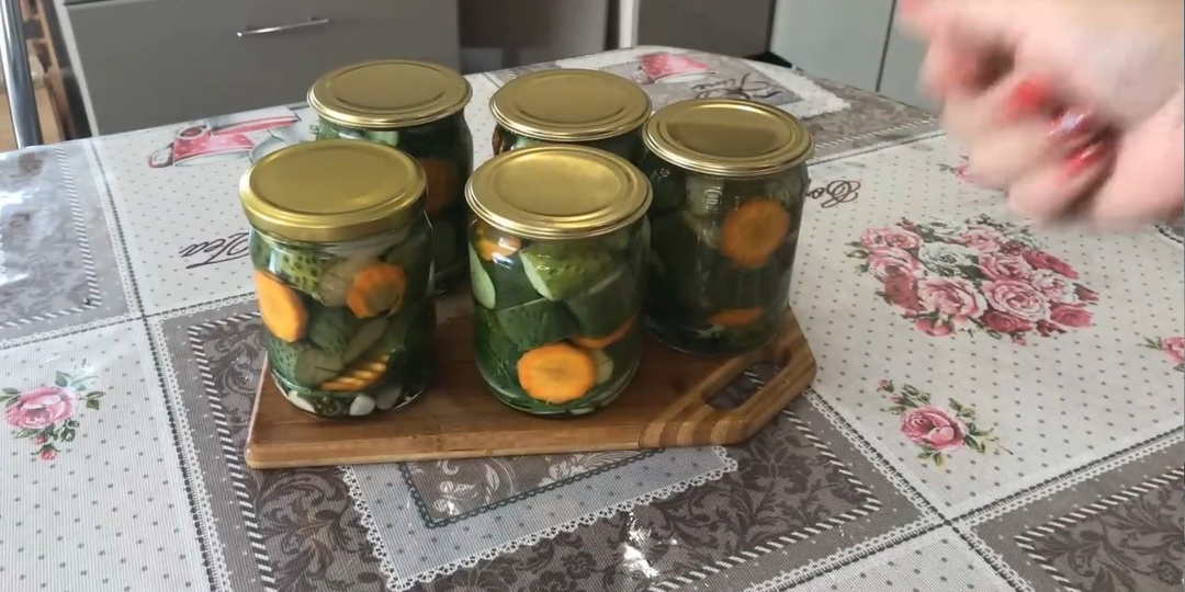 Огурцы по-еврейски. Не успеваю делиться рецептом.