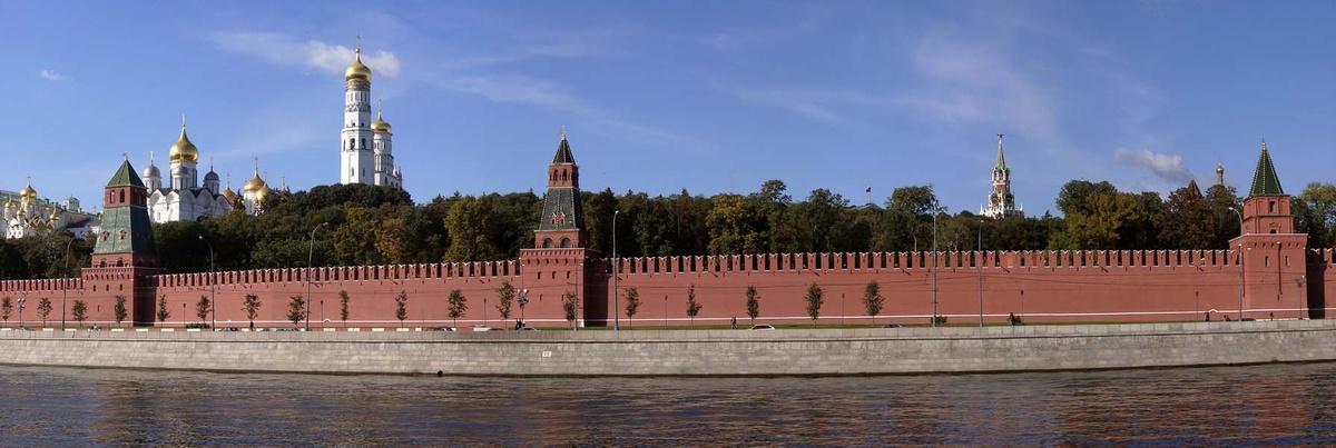 Стена из обоженного кирпича