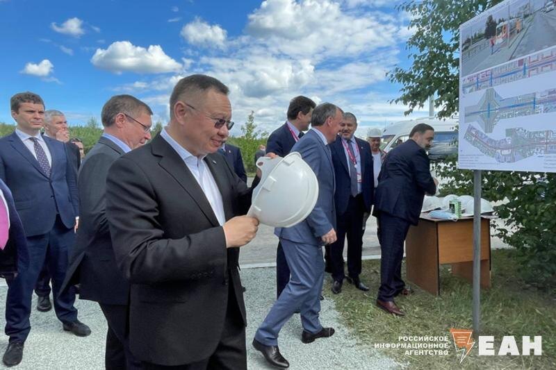    ЕАН. Глава Минстроя России Ирек Файзуллин