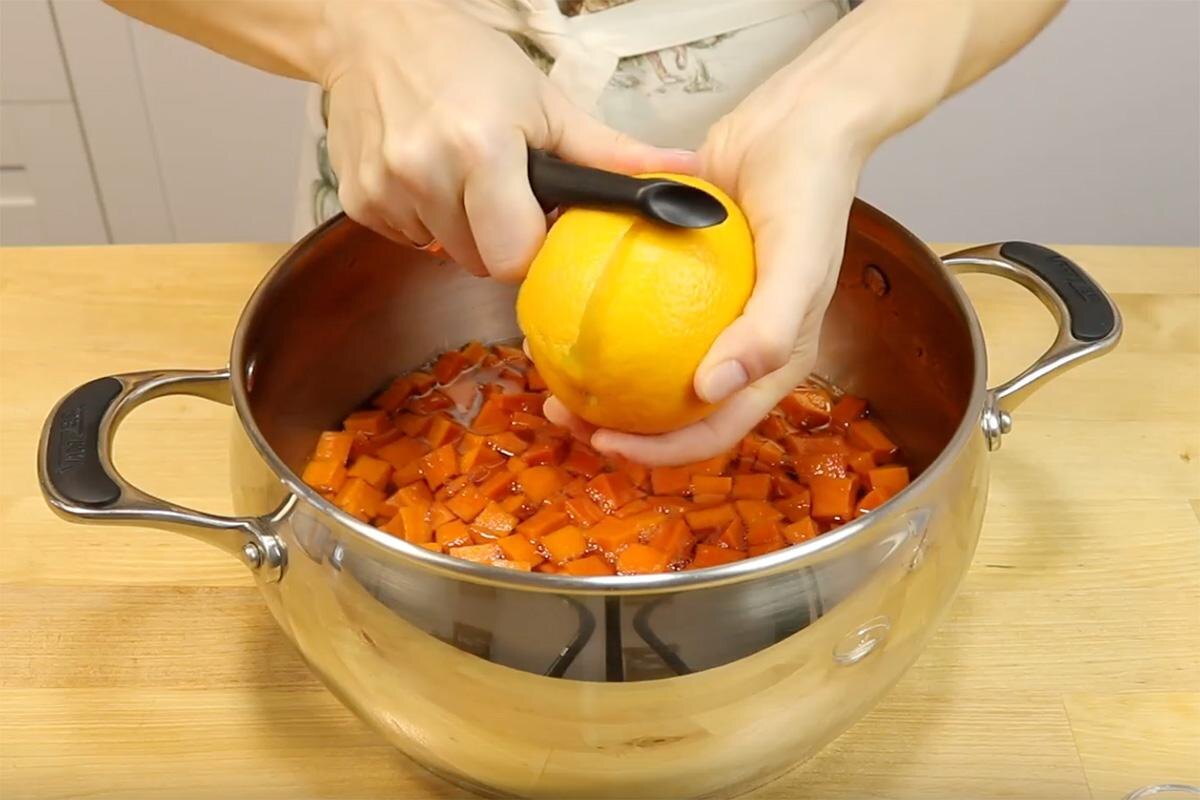 Рецепты Шобутинской Ольги / VK📷Когда сахар растает и выделится сироп, добавьте в кастрюлю цедру апельсина