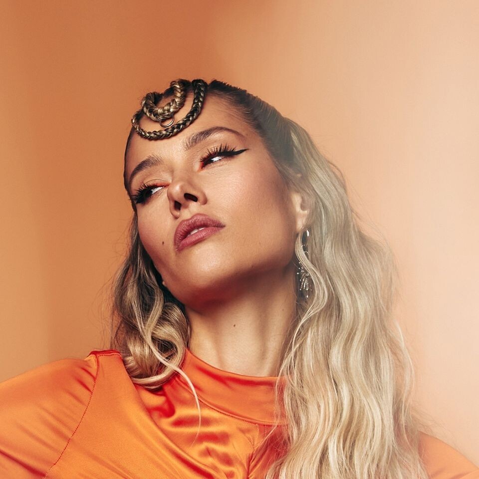    Юлия Паршута выступит в Горно-Алтайске. Источник: vk.com/parshootacom