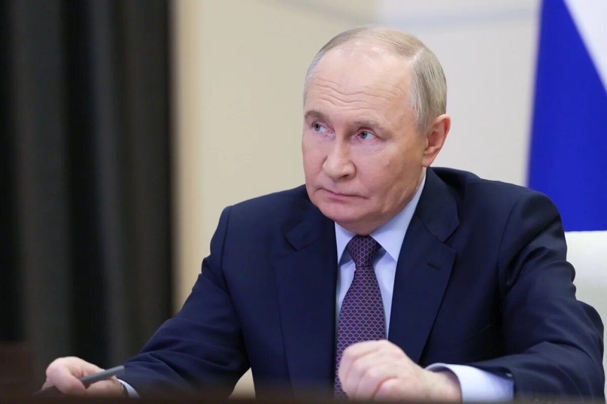    Президент Владимир Путин наградил трех саратовцев