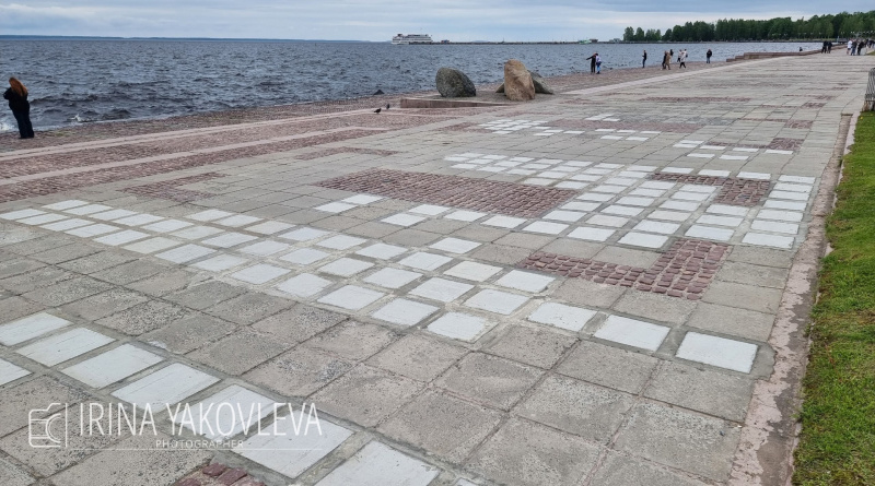    Уродливая плитка на набережной Петрозаводска оказалась подарком благотворителейИрина Яковлева / Фактор