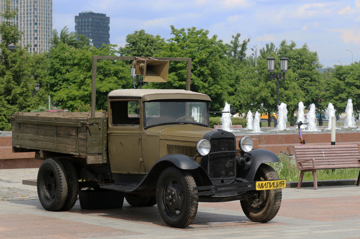 единственный грузовик в экспозиции ретро техники