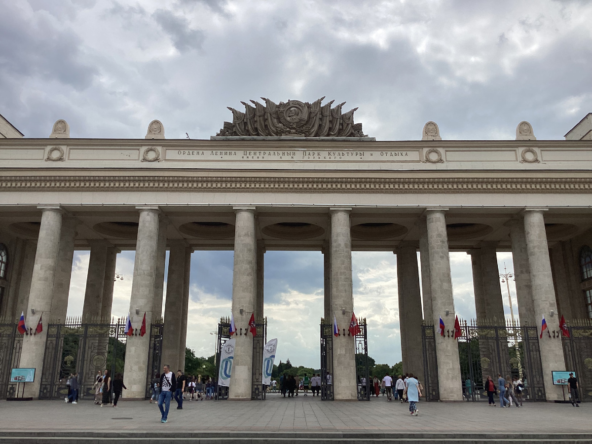 Смотровая - на крыше Главного входа. Фото автора.