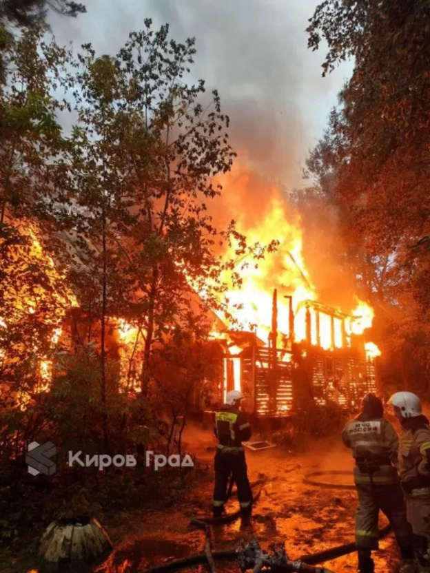    В заречной части Кирова горели «обкомовские дачи»