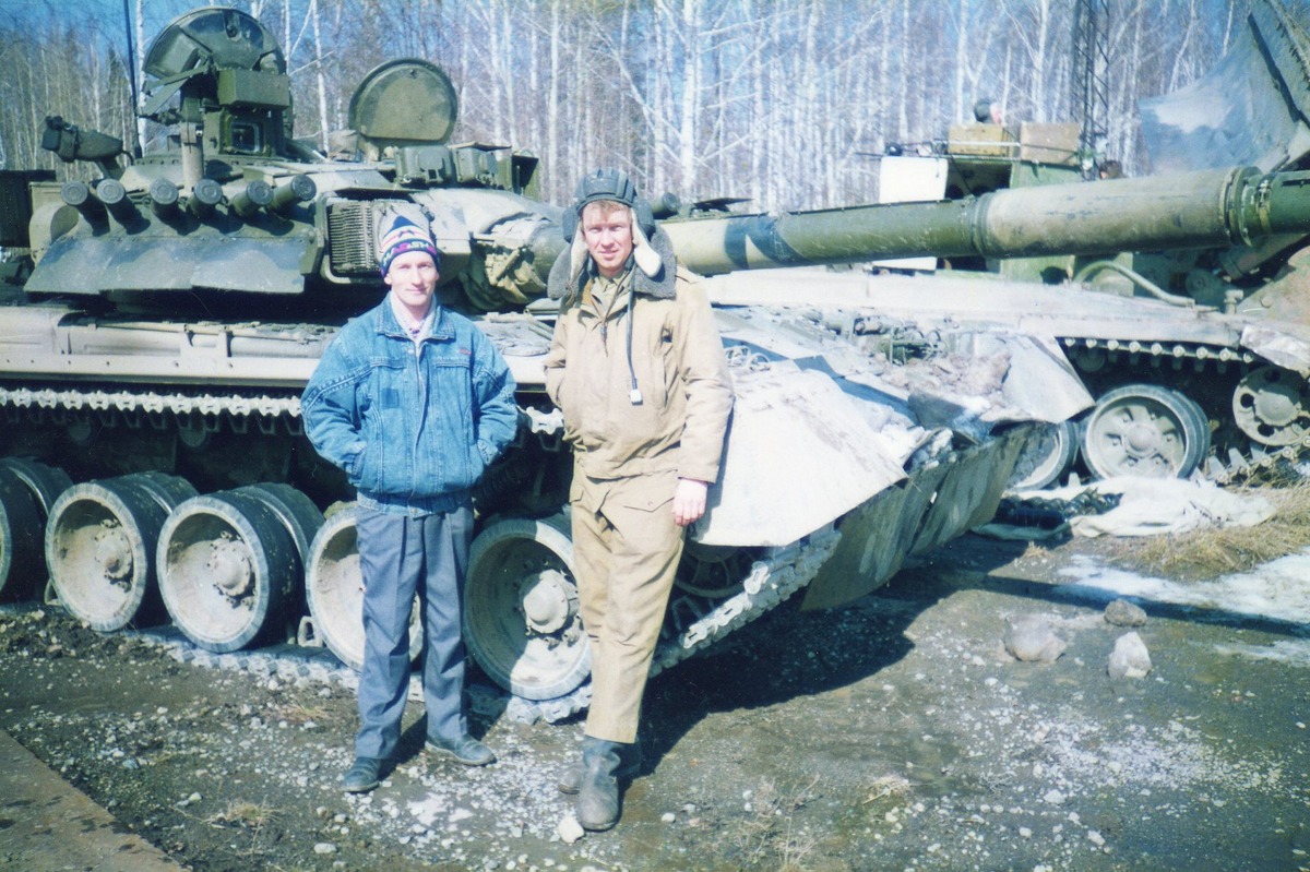 Периодические испытания танков Т-80У и Т-90.