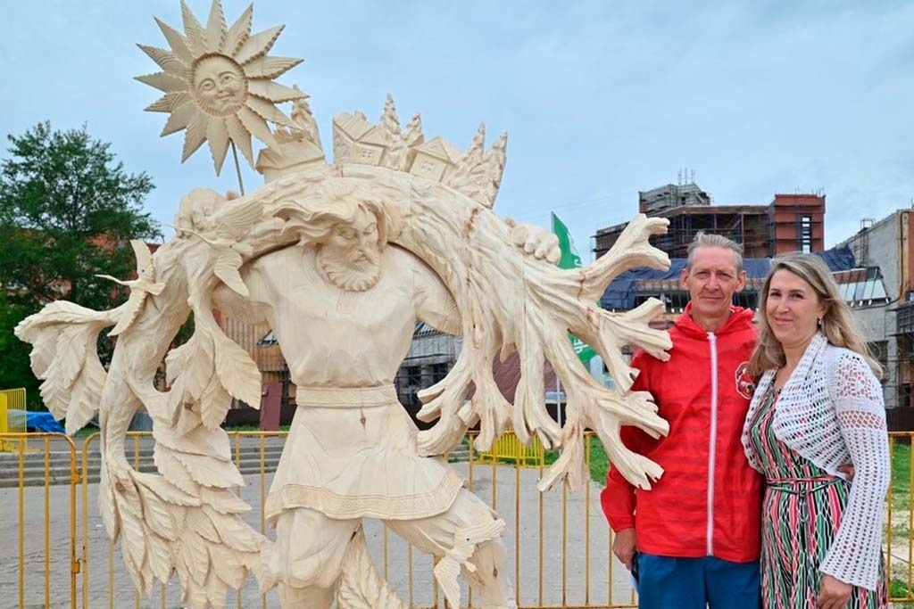    Приз зрительских симпатий завоевала команда "Тандем" из Подмосковья. Скульптура мастеров "За нами Русь!" набрала 313 голосов