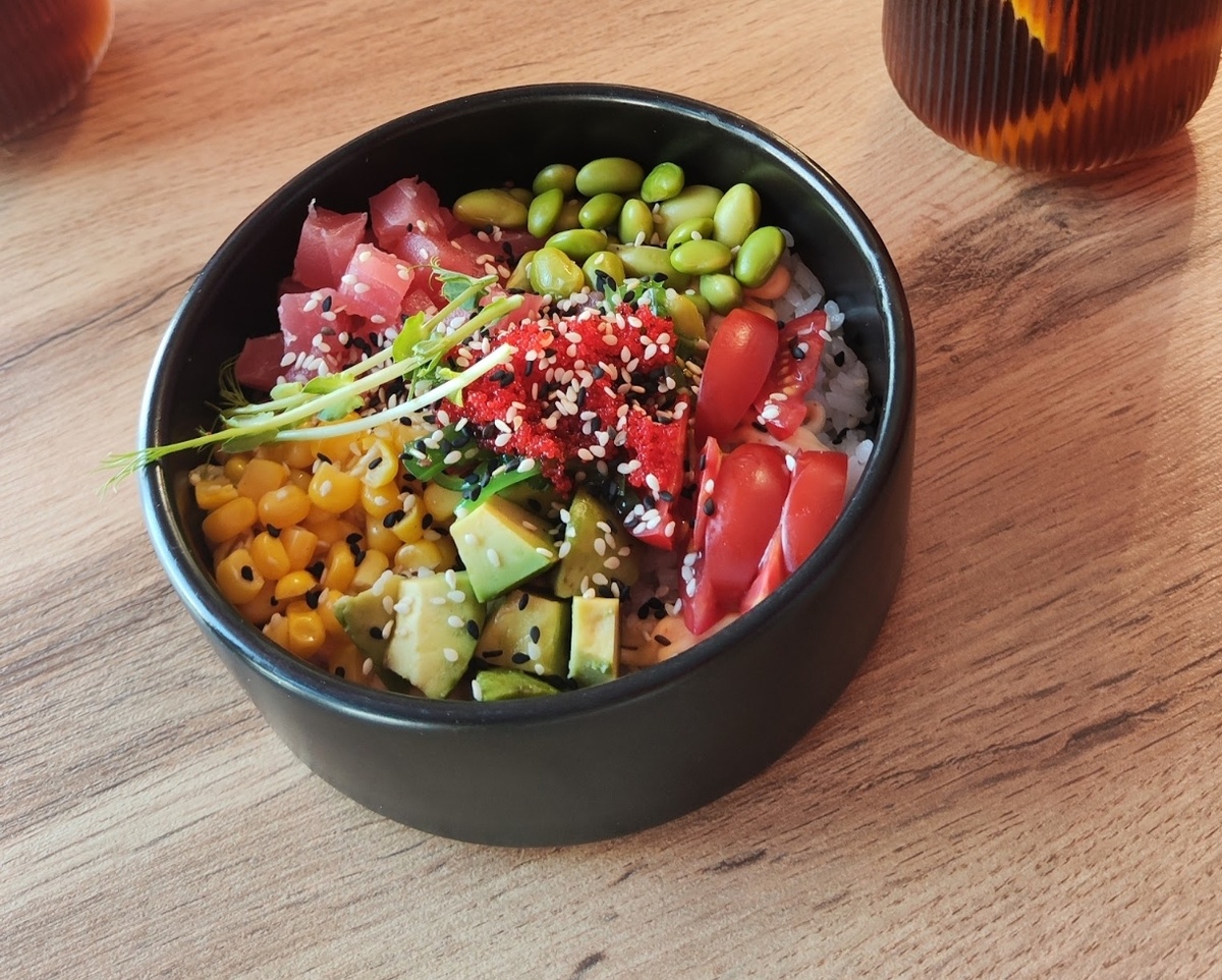 Это поке из кафе, я конечно так красиво не разложу 😁 фото из архива автора канала