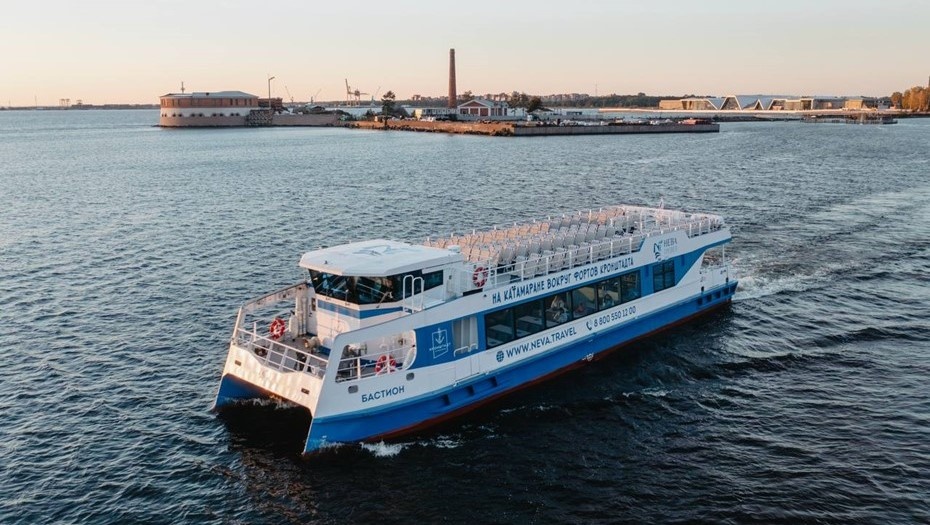    Экскурсионно-прогулочный катамаран "Бастион" Автор фото: t.me/nevatravelspb