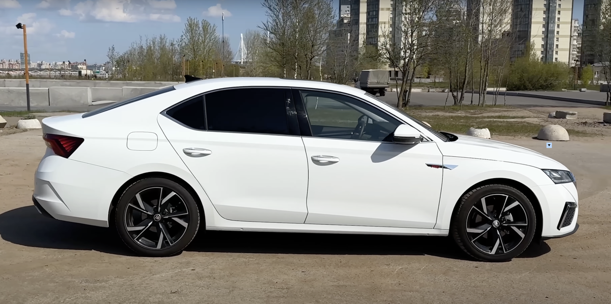 SKODA OCTAVIA Pro на 6 см длиннее чем SKODA OCTAVIA A8