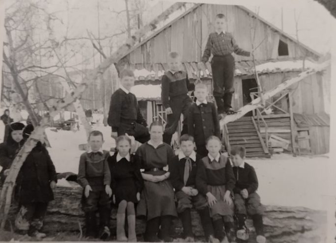 Малокомплектная начальная школа, поселок Тунгужул, 1957 г.