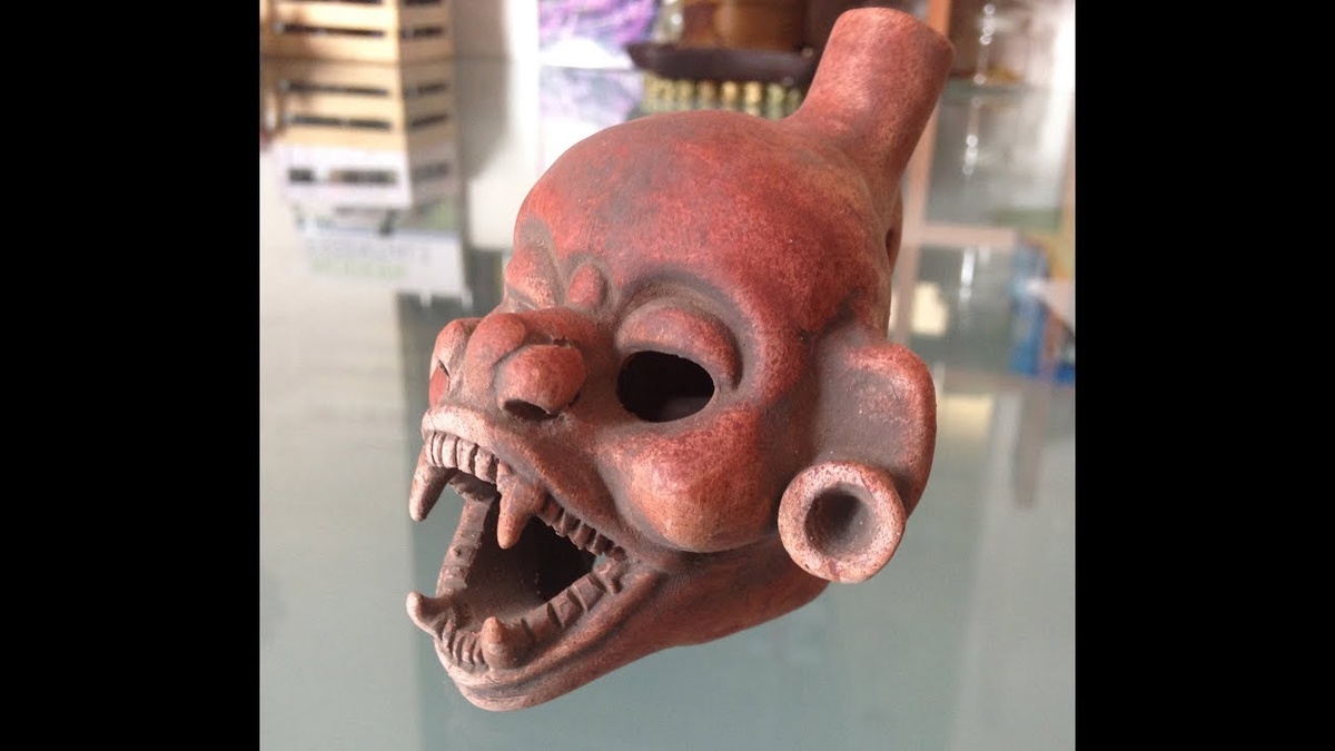 Ацтекские "Свистки Смерти": Вой Тысячи Покойников. Война нервов длиною в тысячелетия
Когда мы думаем о войне, перед глазами встают мечи, копья, осадные орудия. Но самые гениальные полководцы древности знали: настоящая победа рождается не только в физической схватке, а в умах и сердцах противника задолго до нее.