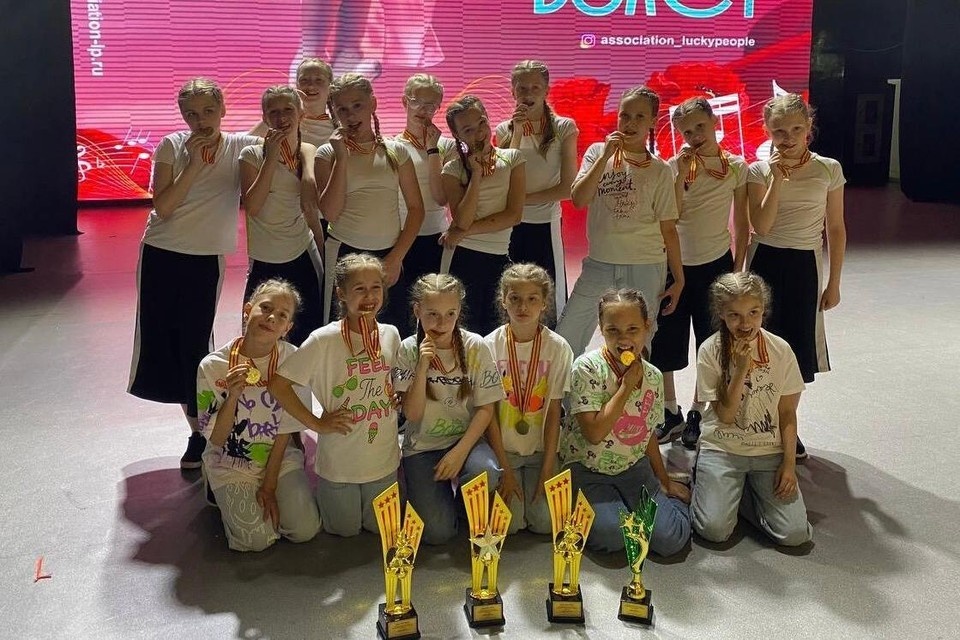    Ансамбль завоевал несколько наград из личного архива героя(ев) публикации