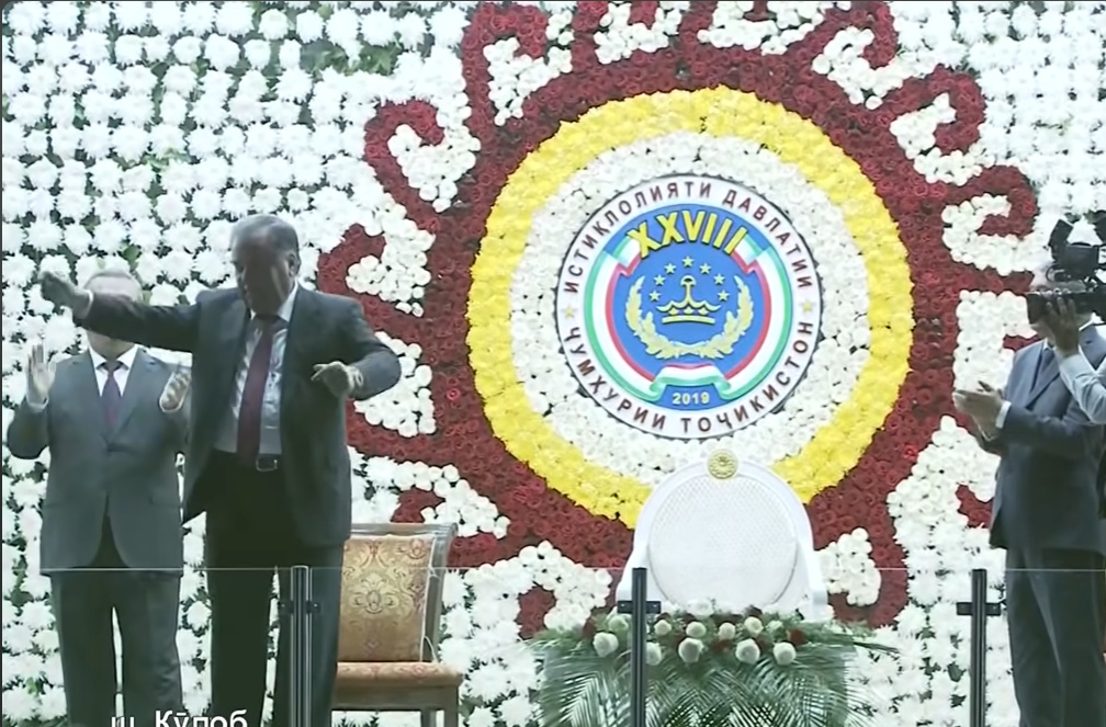 По такому поводу можно и станцевать. Автор: В. Панченко