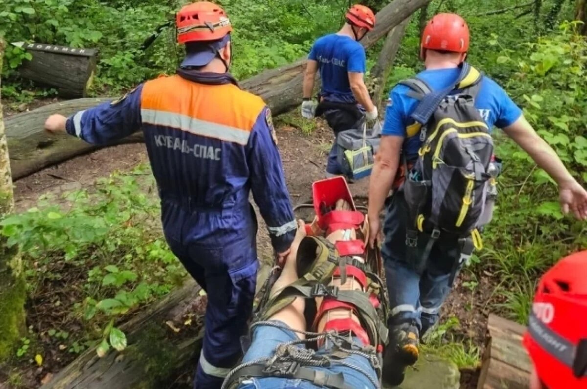    В Сочи спасатели помогли травмированной туристке