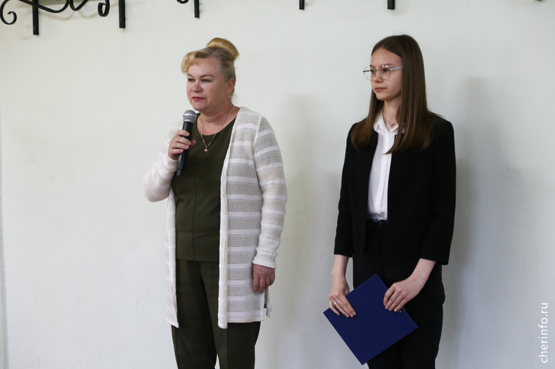    Линейка прошла сегодня в школе № 5. На ней были дети из школьного лагеря, родители военного, учителя.